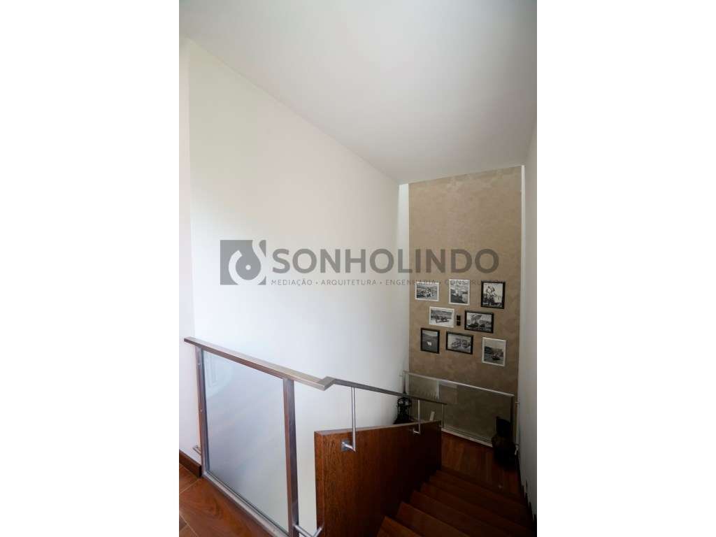 Moradia T4 com piscina de 3 frentes com excelentes áreas, tanto a n...-29