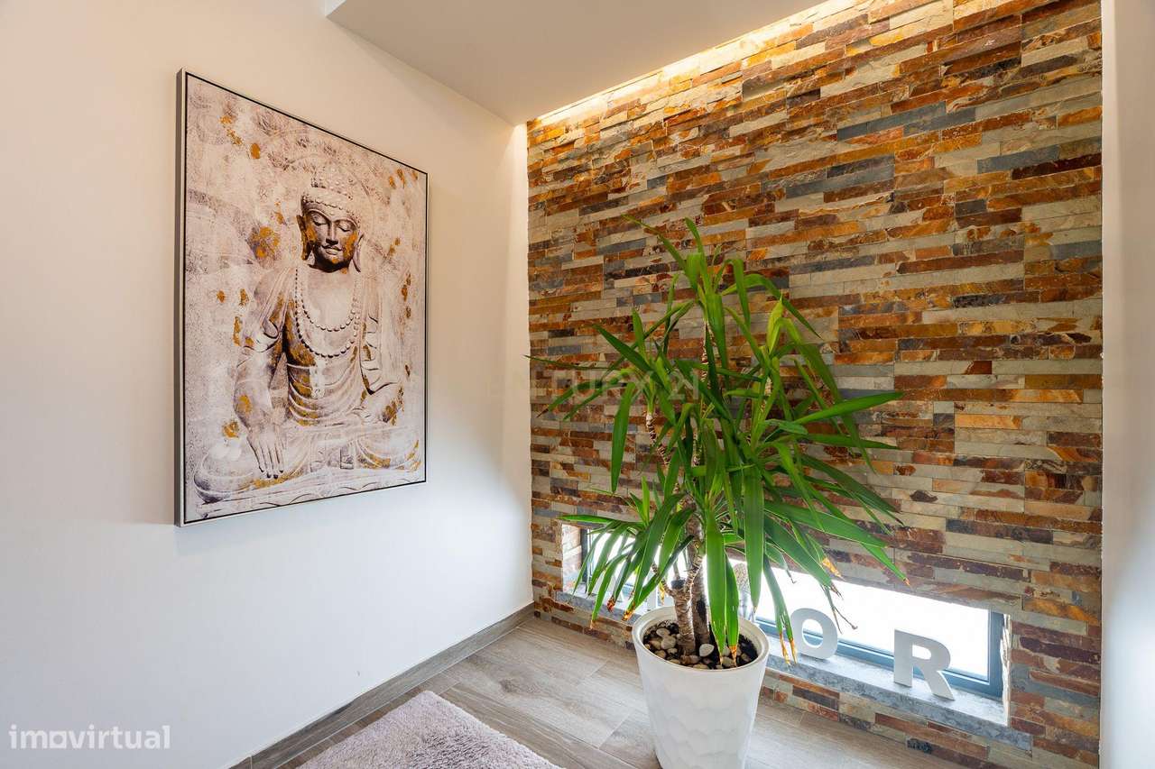 ** Moderna Moradia T4 c/ piscina e rooftop no condomínio privado "Vill-32