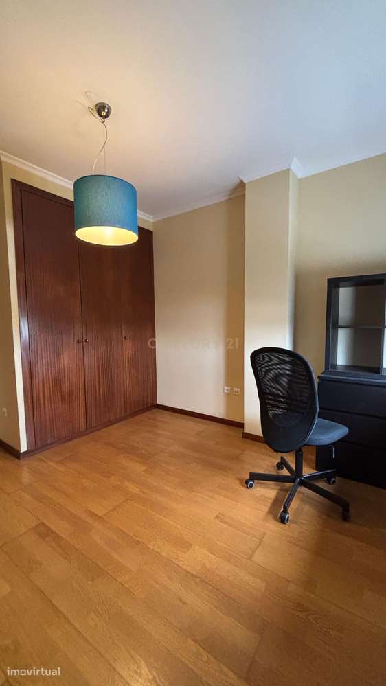 Apartamento T3 no Último Piso com Terraço e Garagem – A Apenas 750 Met-22