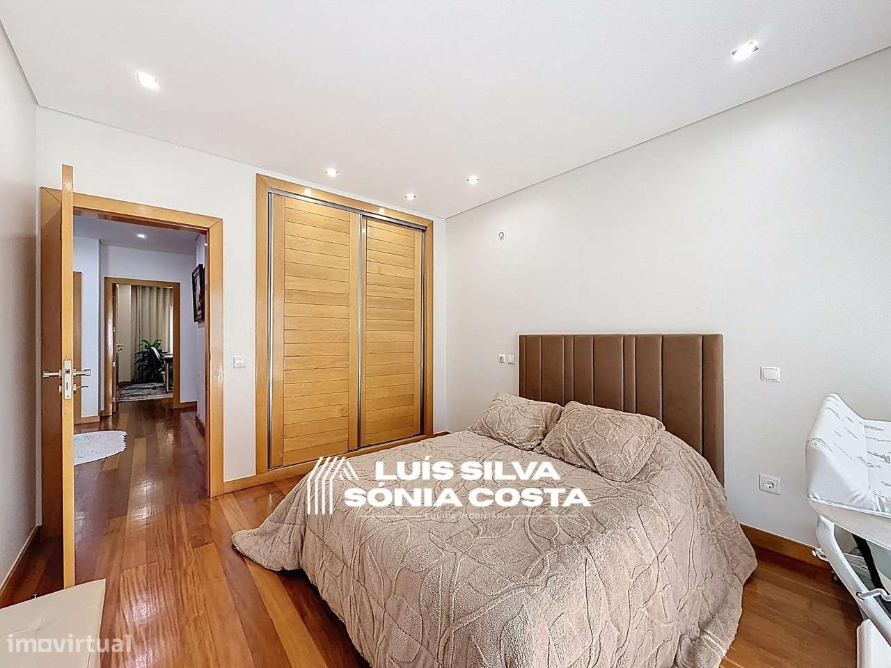 Moradia T4 Excelente Estado e Áreas | 2 Suites, Jacuzzi, Painéis...-20