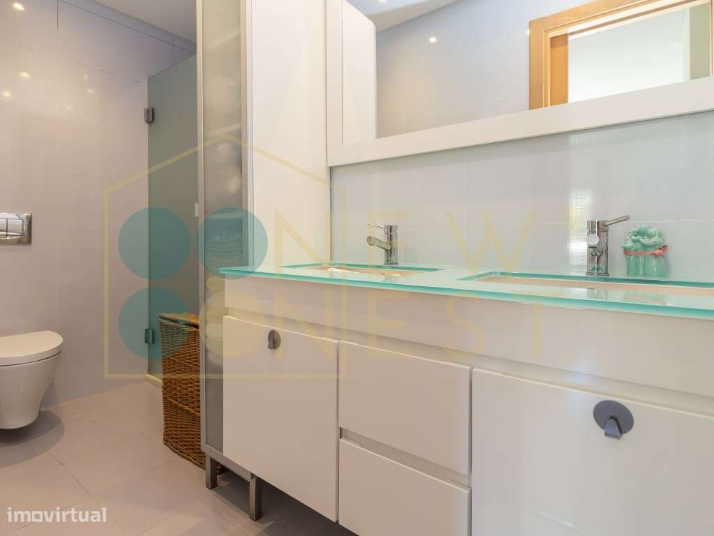 Apartamento T4 com Terraço, 3 varandas, 2 Parqueamentos e Arrecadaç...-24