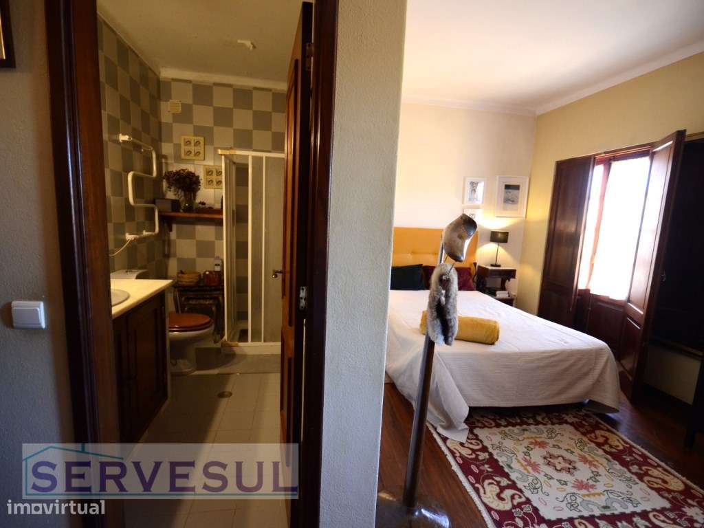 Excelente Oportunidade de Investimento! 1º Andar Duplex de uma Casa...-21