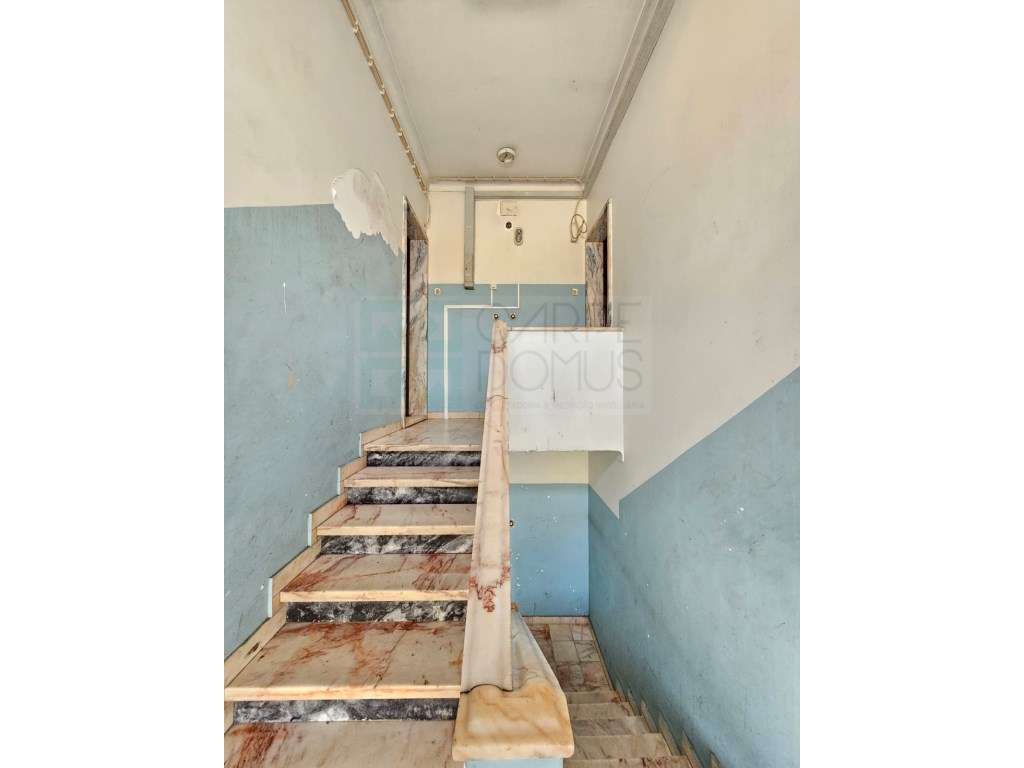 Prédio com Comércio e 2 apartamentos, em Mem Martins, Sintra-24