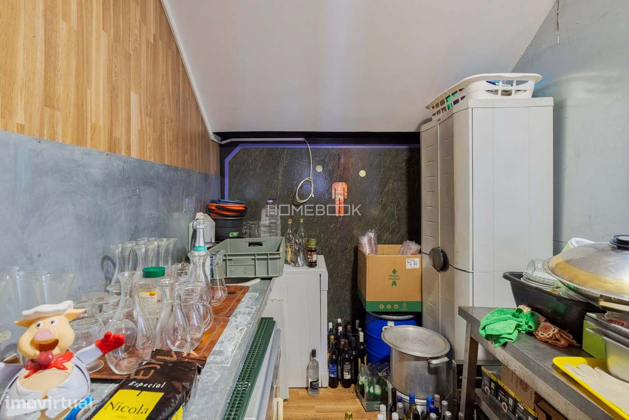 Loja na Avenida Bento de Jesus Caraça-20