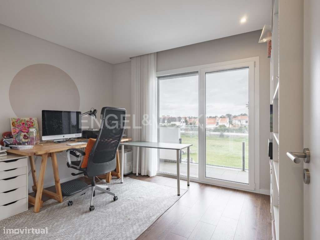 Moradia T4 moderna de luxo em Fernão Ferro-25