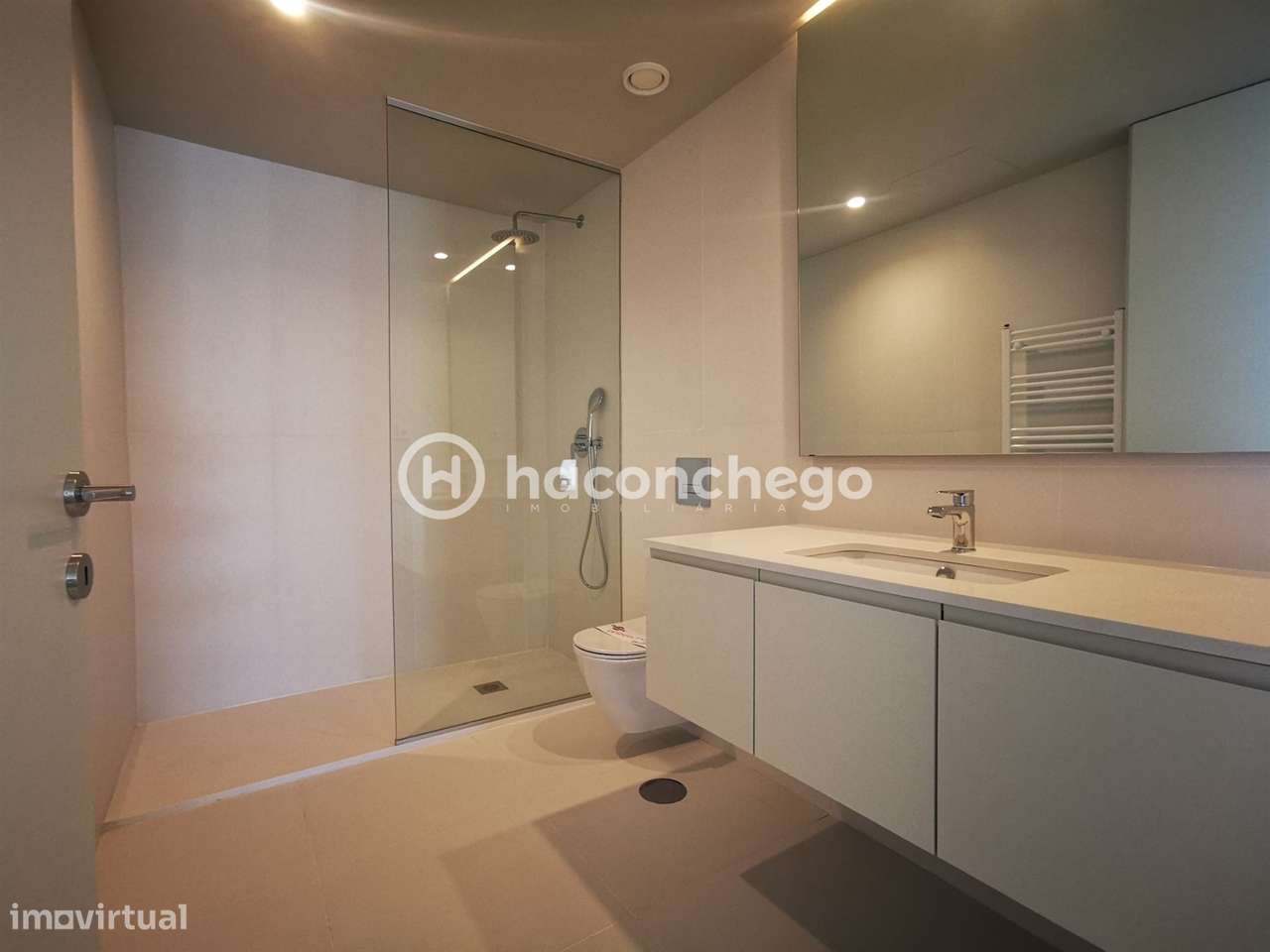 Penthouse T4 de Luxo em Barcelinhos – Totalmente Equipada com equipame-35