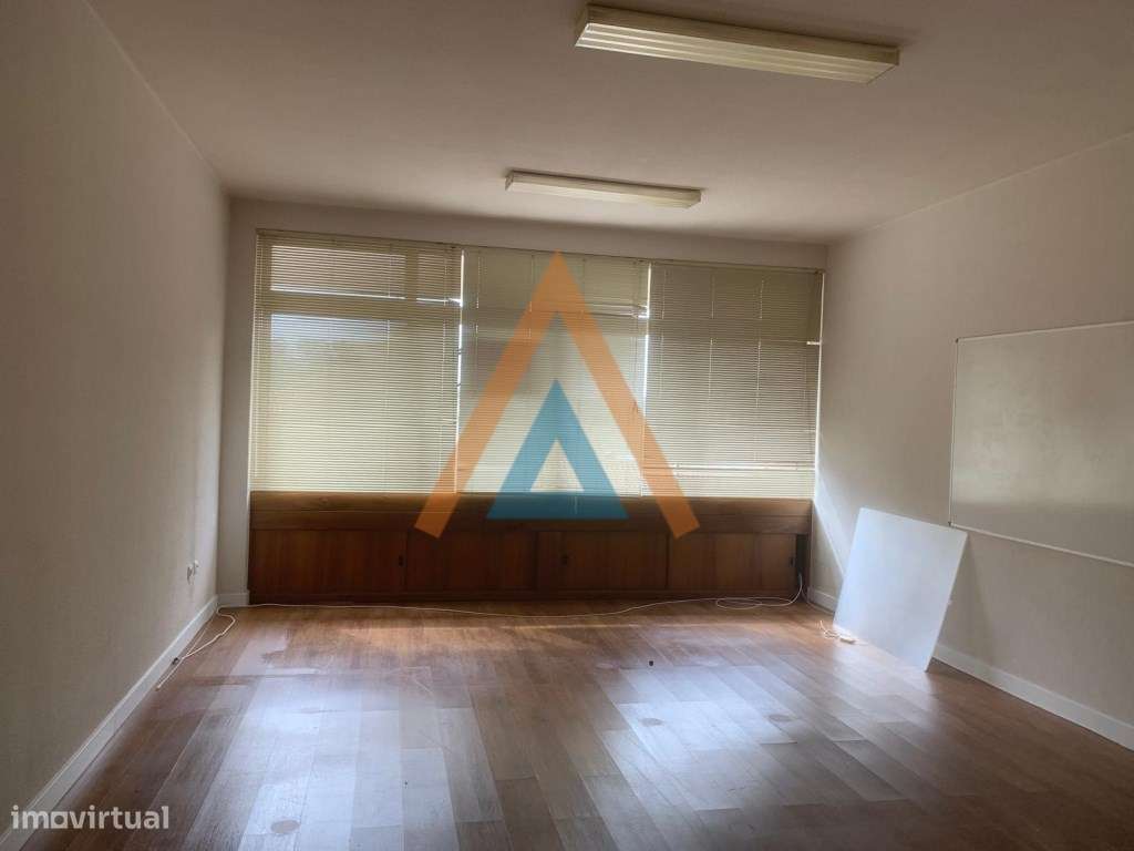 Escritório mesmo no centro da cidade da Feira - Grande imagem: 3/8