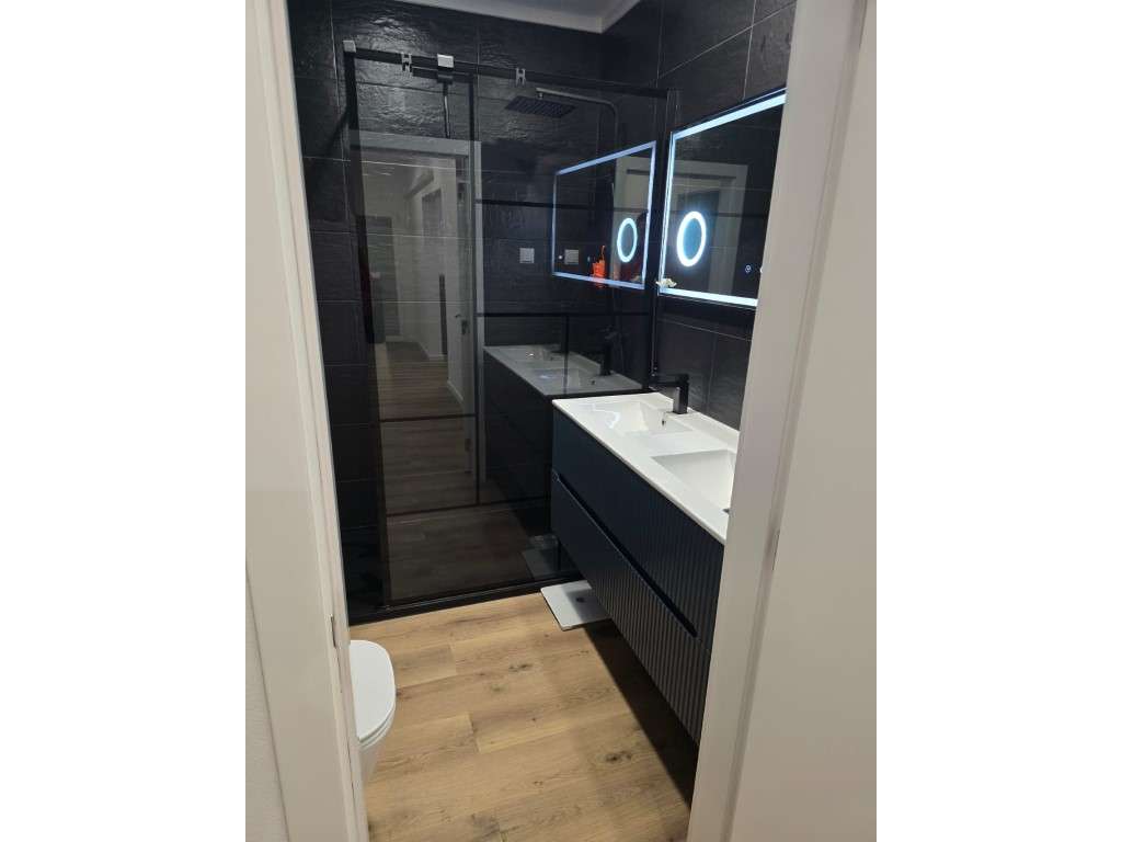 Simpática Moradia Térrea T2 com Piscina - Totalmente Remodelada-8