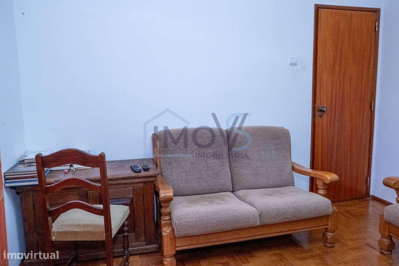 Propriedade com 2 Habitações, Anexo e Poço – Oportunidade Única em Fer-23