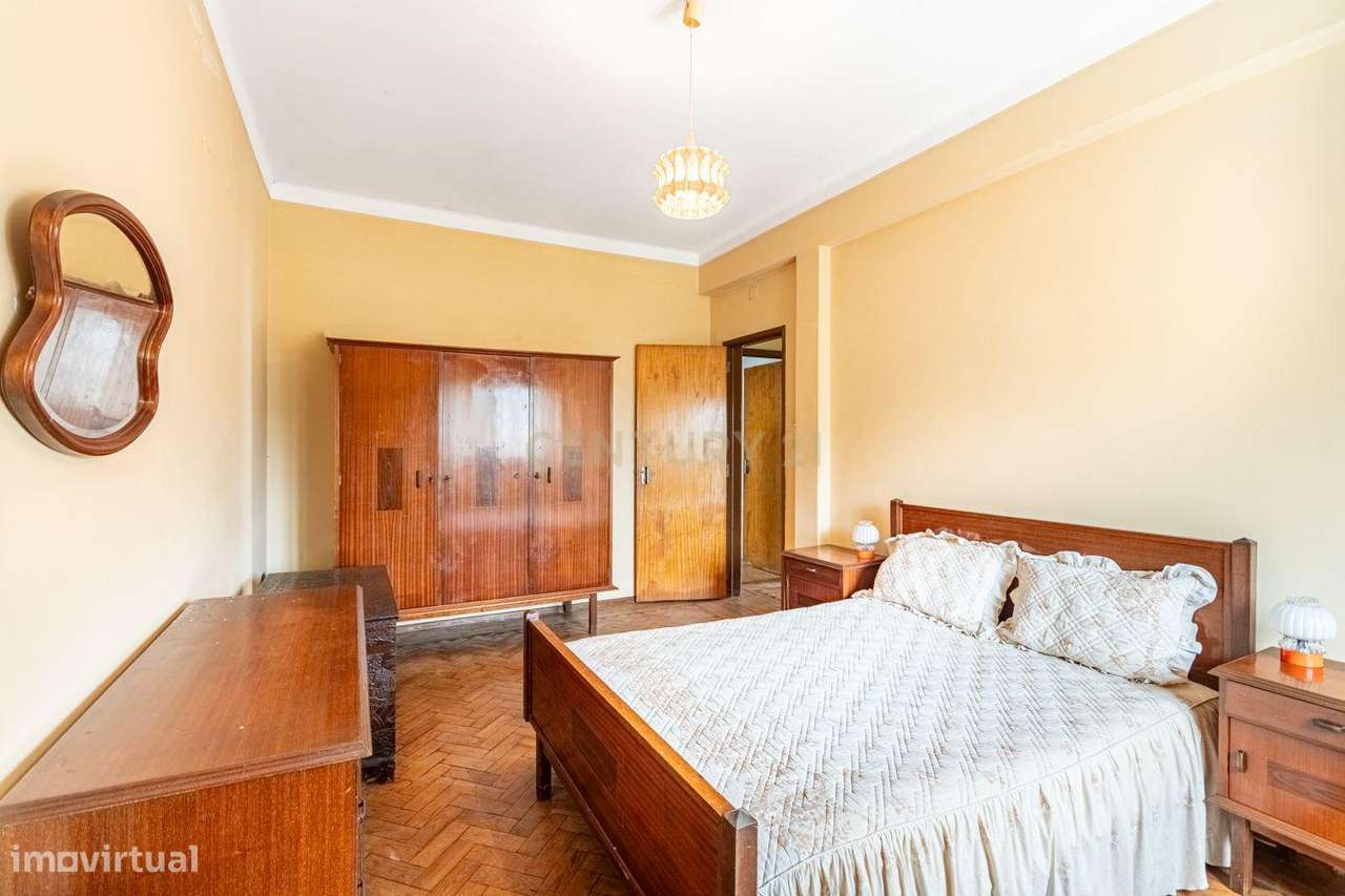 Moradia T3 c/ lote de 2393m2 em Caneças-16