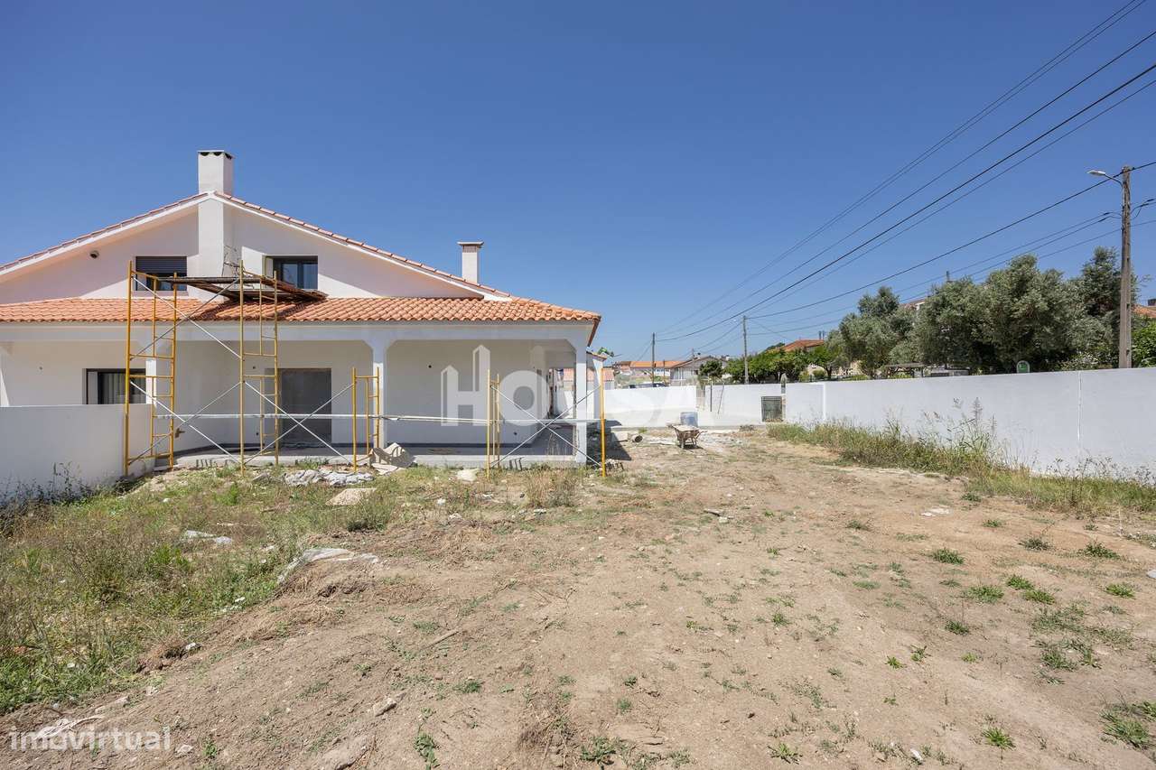 Moradia T3 Térrea Geminada – Em Construção-30