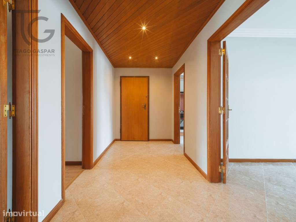 T2 com suíte e garagem a 800m da praia Ericeira-10