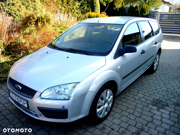 Ford Focus 1.4 Trend + - 10