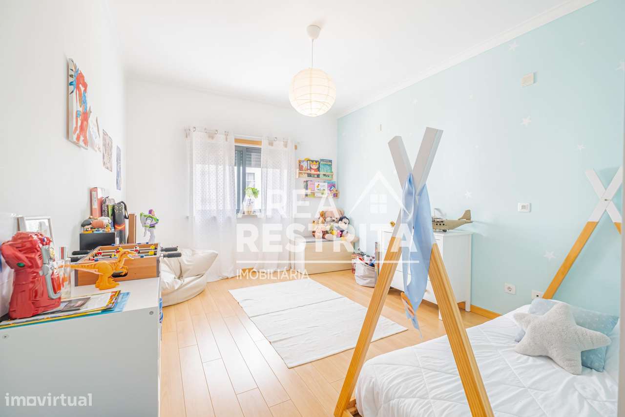 Apartamento T3 com parqueamento e varanda no Parque Luso em Corroios-28