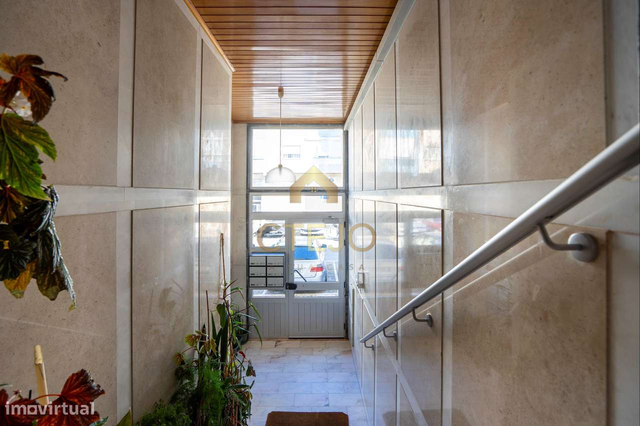 Apartamento T2  com varanda e arrecadação em Vale de Figueira , São Jo-24