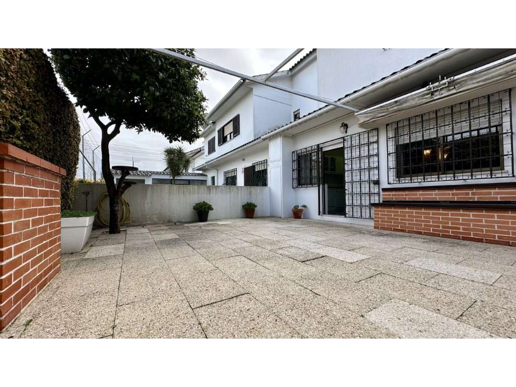 Moradia T5 com Sótão, Jardim Privado e Churrasqueira - Carnaxide-10