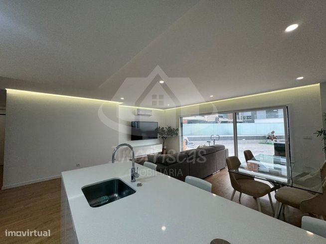 Apartamento T4 seminovo com terraço, no Parque das Oliveiras em Cam...-12