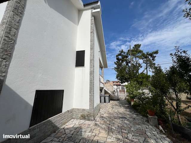 Moradia c/ Garagem, 692m2 de terreno, na Aroeira!-11