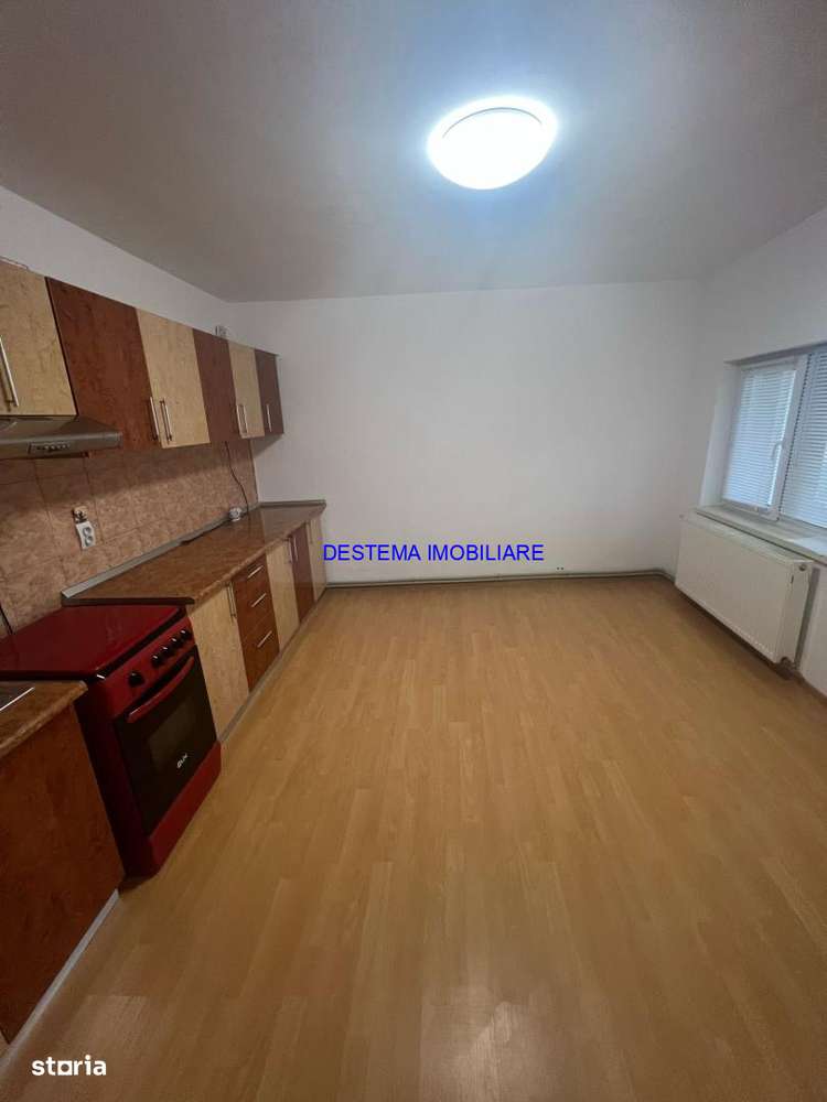 Valu lui Traian, casa la sosea, renovata - Imagine principală: 3/9