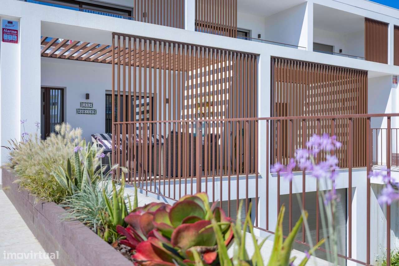Moradia, semi-nova, com piscina e garagem-18