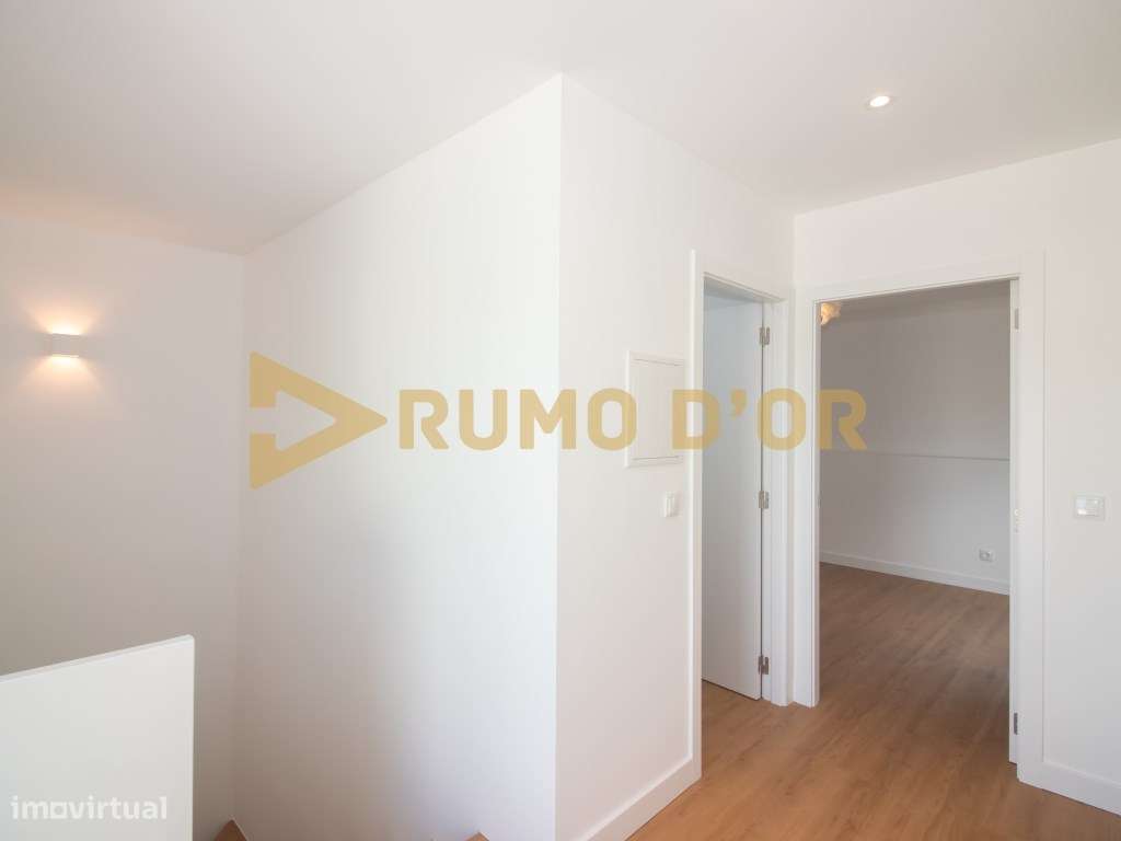 Moradia T3 em Freixial do Meio-18