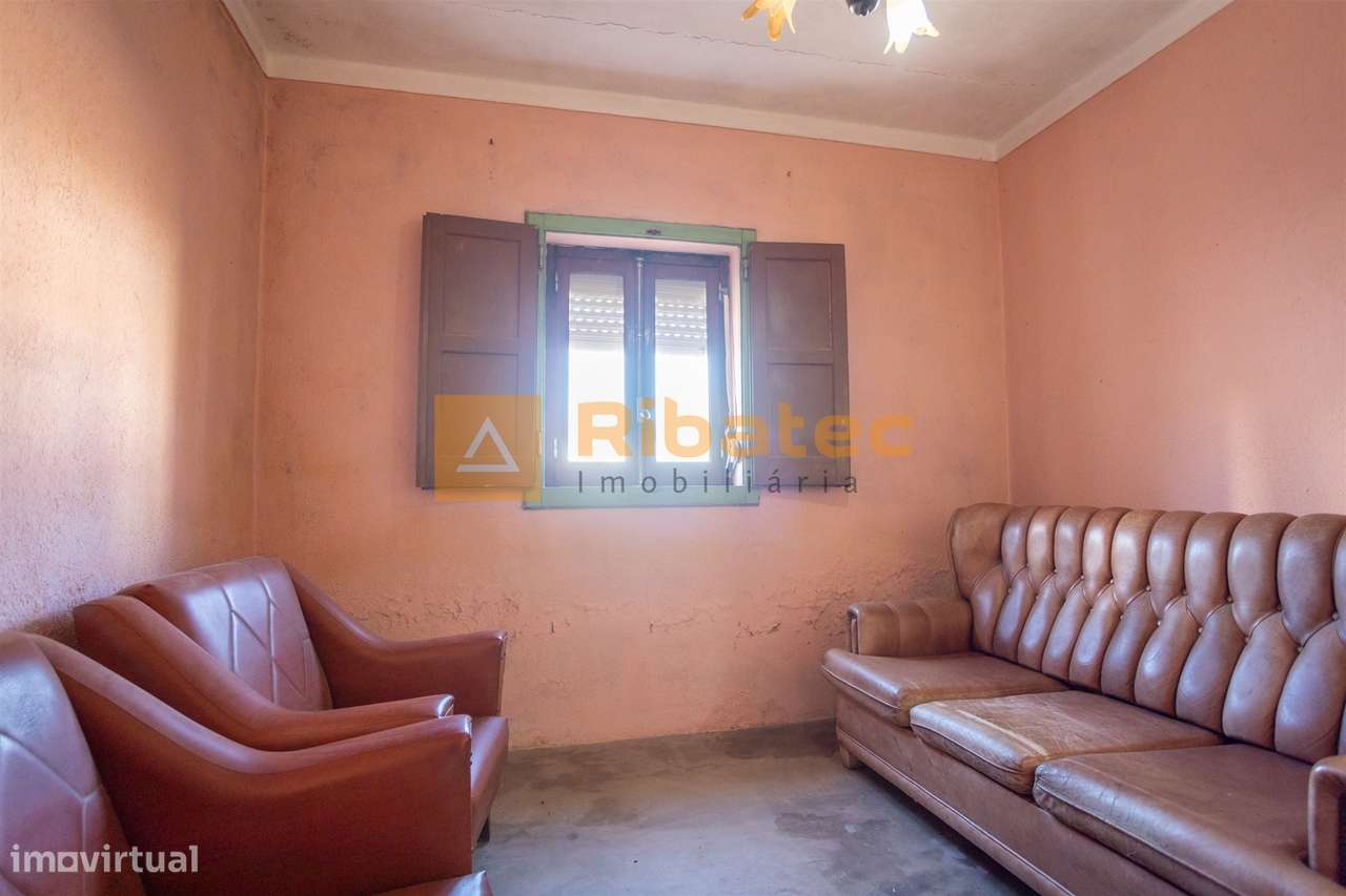 Moradia T2 com terreno de 722 m² no Rebocho - Grande imagem: 4/22