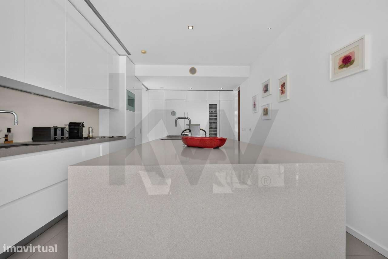 Moradia T5 de Luxo com Piscina e Lote de 2.773 m2-24
