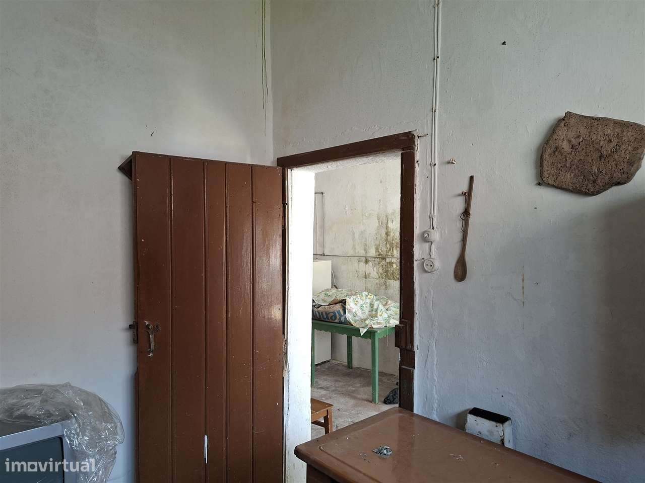 Propriedade Única com 2 Casas para Recuperação e Terreno de 2,6 Hectar-24