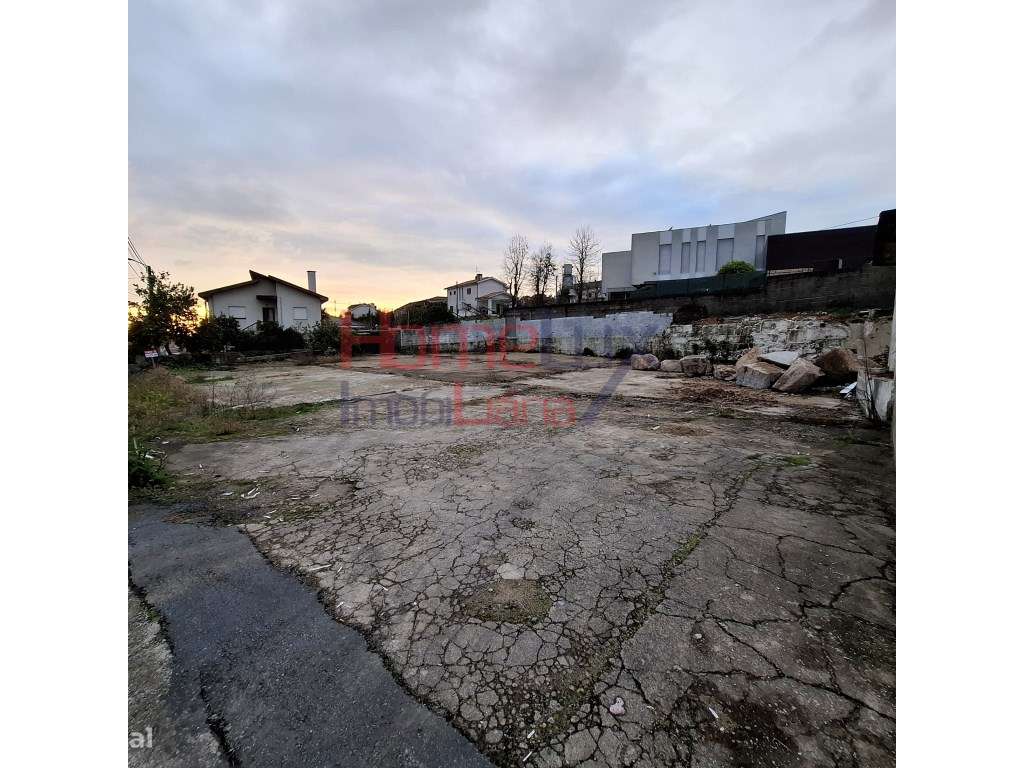 Terreno com 1260 m² em Vilela-0