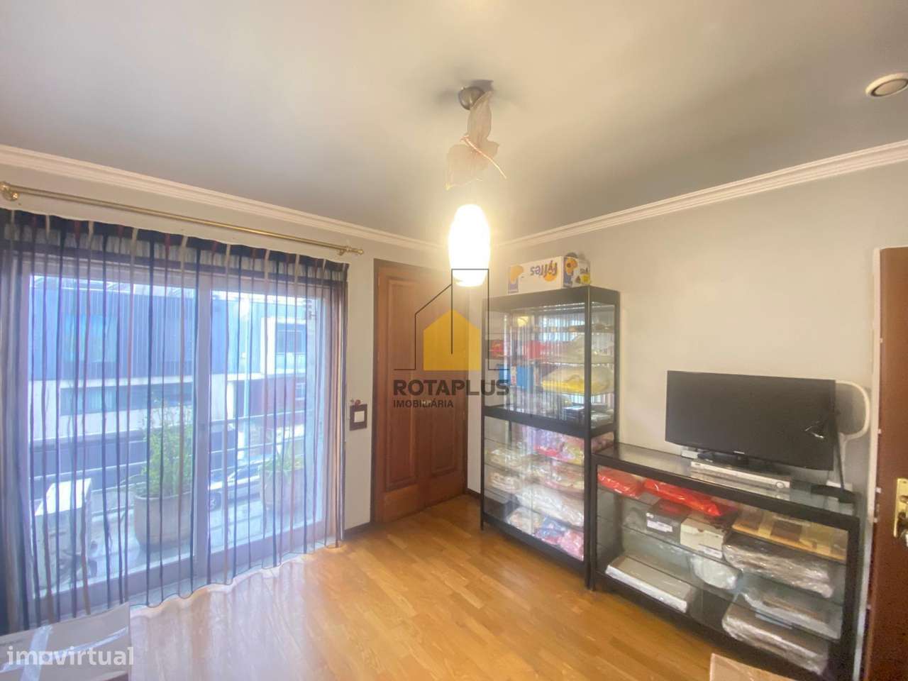 Moradia T4, Salão de Convívio e Excelente Localização-15