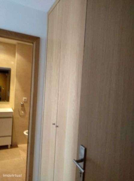 T0 Mobilado ao Hospital Santo António e Palácio Cristal - Porto - Grande imagem: 4/11