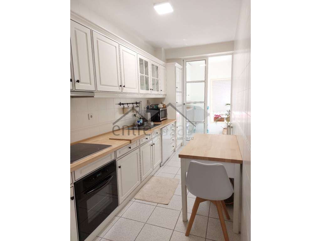 Moradia T2 em Condomínio Fechado com Piscina para arrendamento com ... - Grande imagem: 2/13