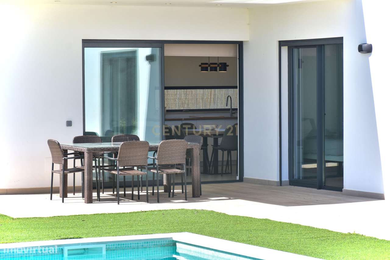 Luxo e Tranquilidade em Sagres: Uma Moradia Contemporânea à espera de-29