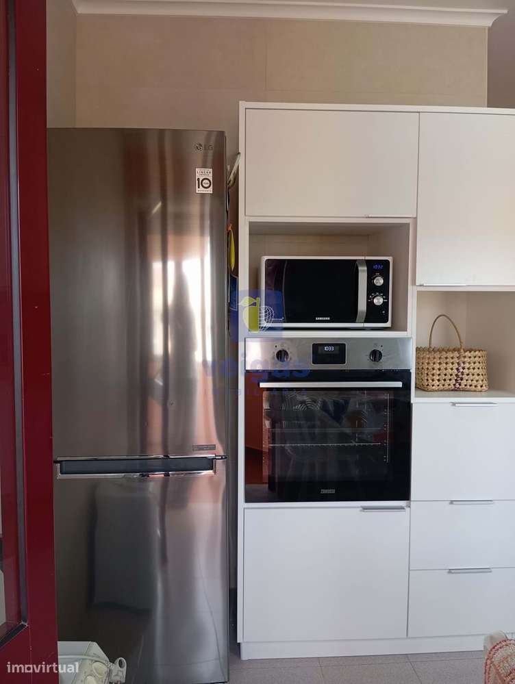 Apartamento Duplex, com três quartos e garagem fechada na zona do Colé - Grande imagem: 5/31