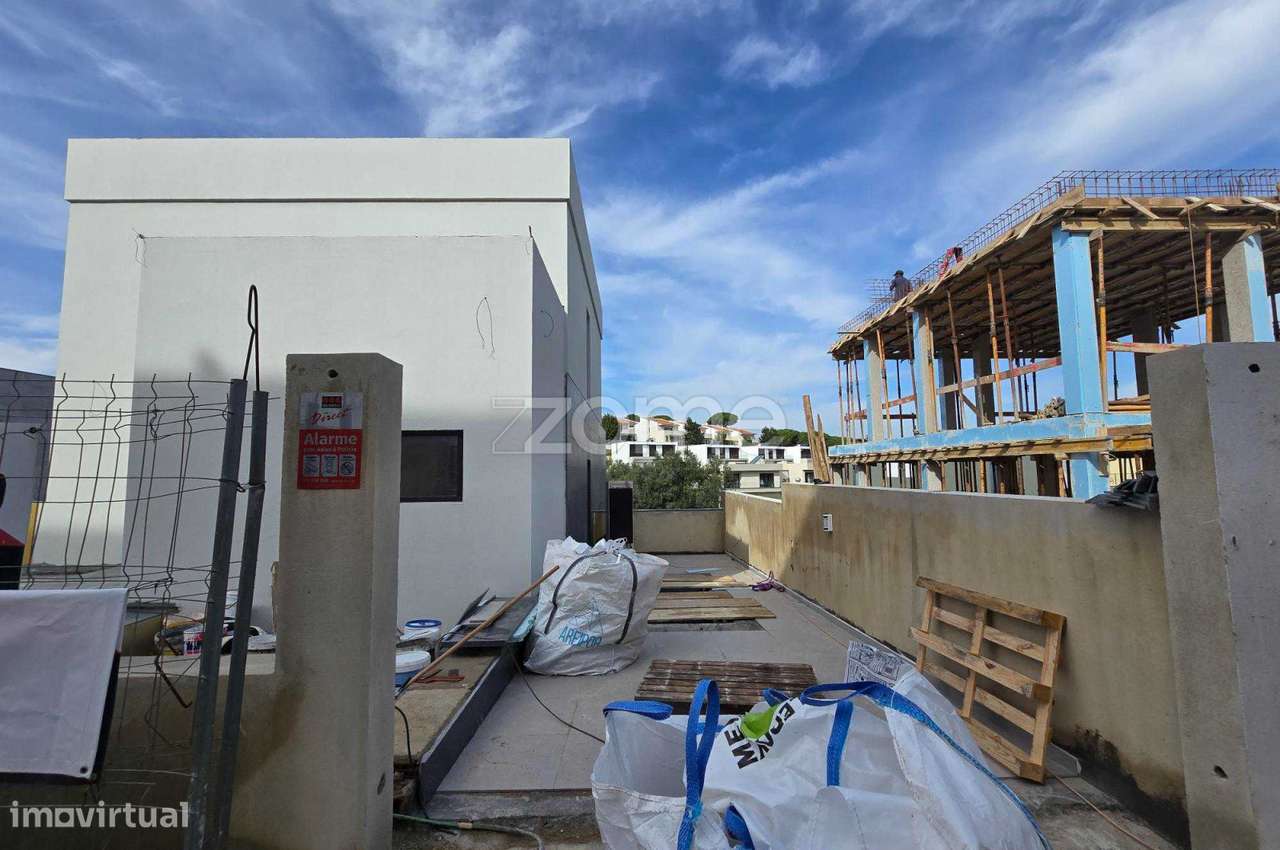 Moradia T4 com Elevador, Piscina e Jardim - Estoril - Cascais - Grande imagem: 2/51