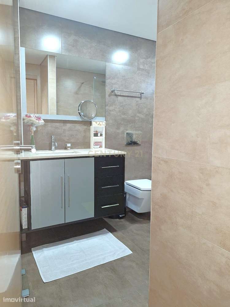 Moradia T3+1 em Alcochete: Luxo e Conforto!-24