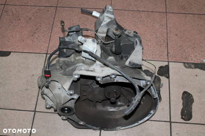 VOLVO V50S40 C30 MANUALNA SKRZYNIA 1.6 D2 P1285144 - 1