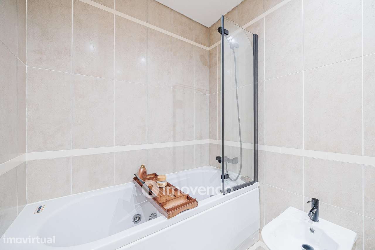 Apartamento T3 com garagem, em condomínio com piscina, em Bicesse-36