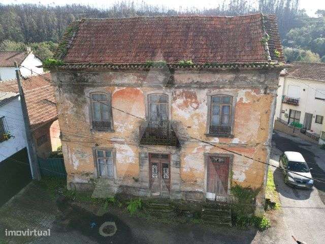 Moradia T5 de três pisos para remodelação, situada em Sernada do Vouga - Grande imagem: 4/12