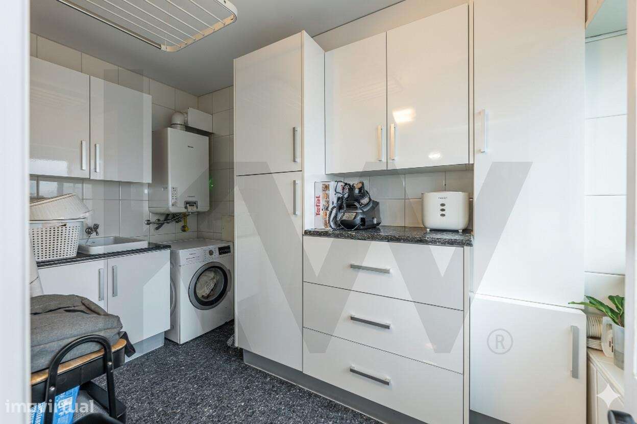 Excelente T5  em Condominio Fechado a Marechal Gomes da Costa, Porto-32