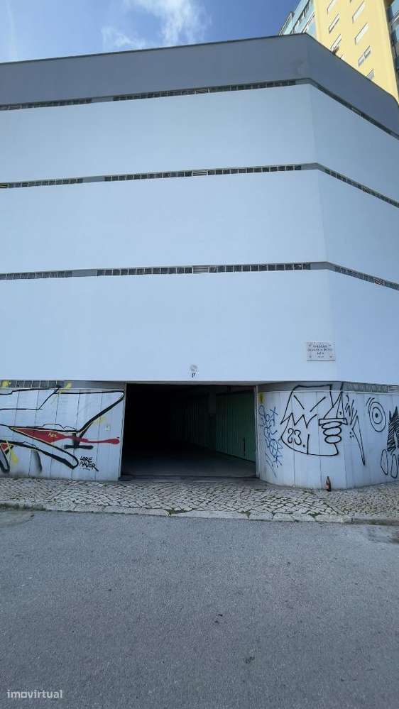 Aluga-se Garagem em Cacilhas com 64m2 - Grande imagem: 2/14
