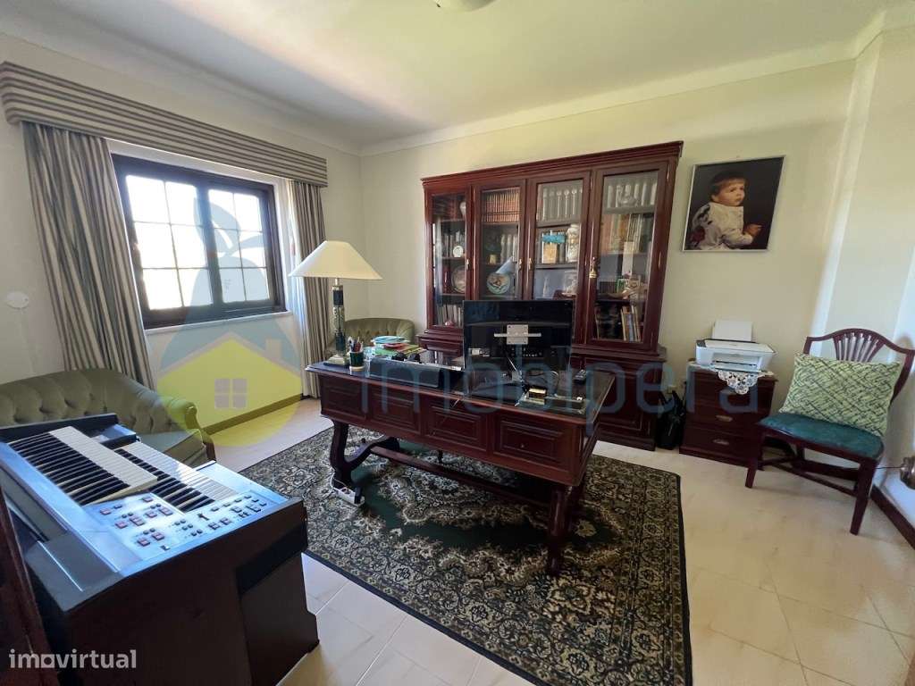 SOBERBA MORADIA T6 COM CASA DE HOSPEDES EM ANEXO-49