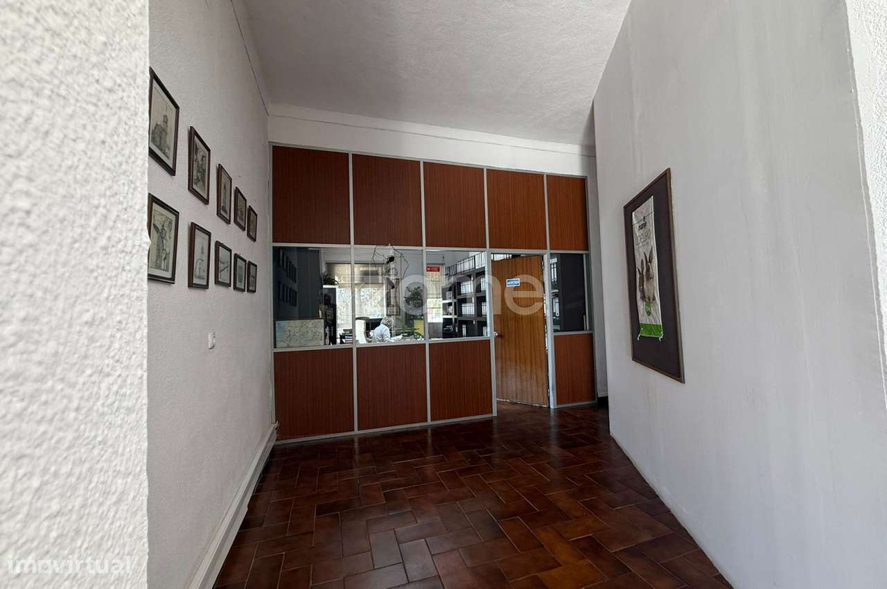 Armazém com 600 m² – 2 Pisos, Escritórios e Excelentes Acessos-8