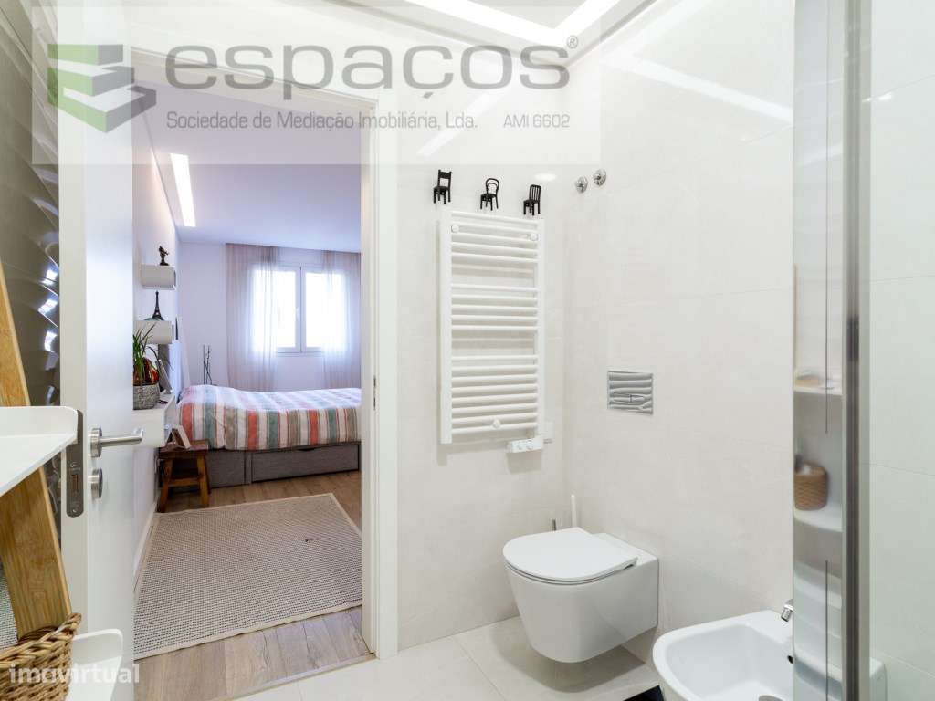 T3 com Terraço amplo e orientação solar a sul e vista desafogada.-21