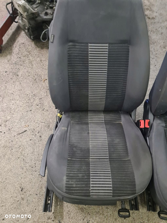 Fotel przedni prawy pasażera Volkswagen Polo IV 9N 3D - 2