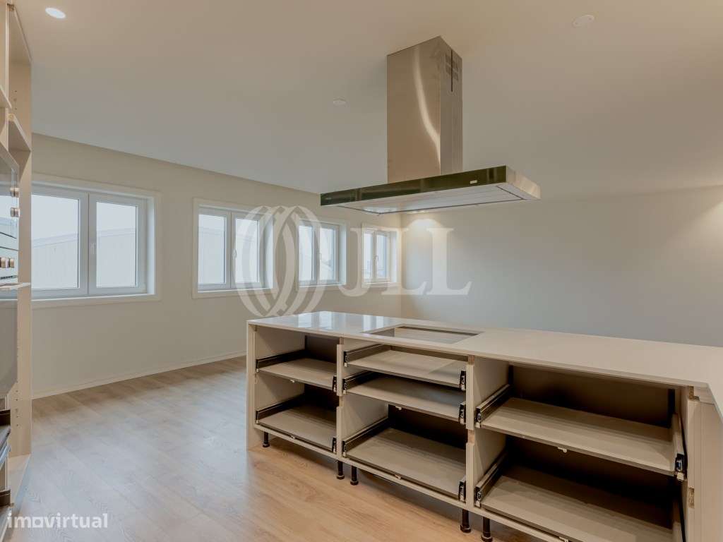 Apartamento T4 com varanda e garagem nas Antas Porto-7