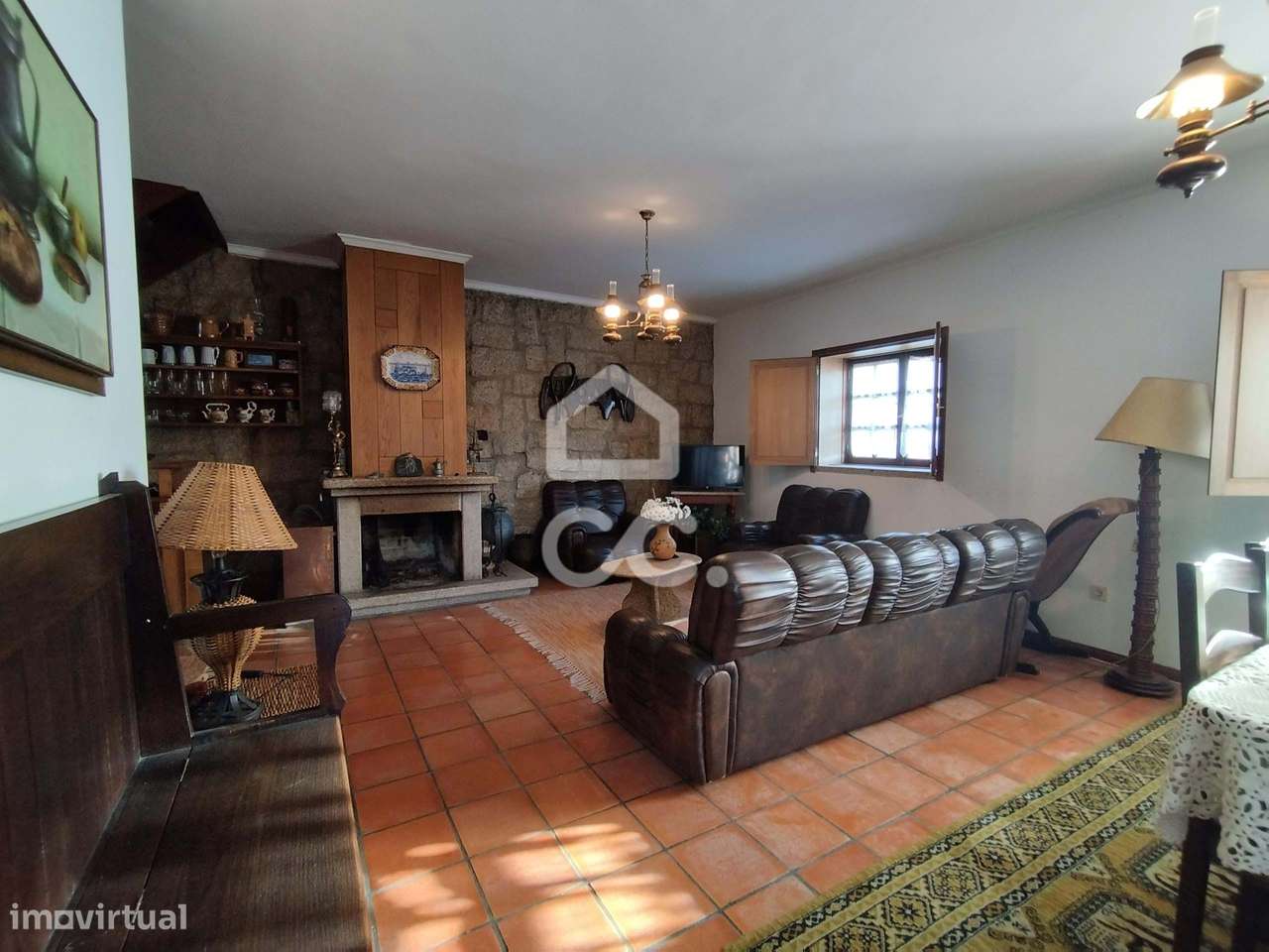 Moradia em pedra, com res do chão e primero andar num vila mediaeval - Grande imagem: 4/18