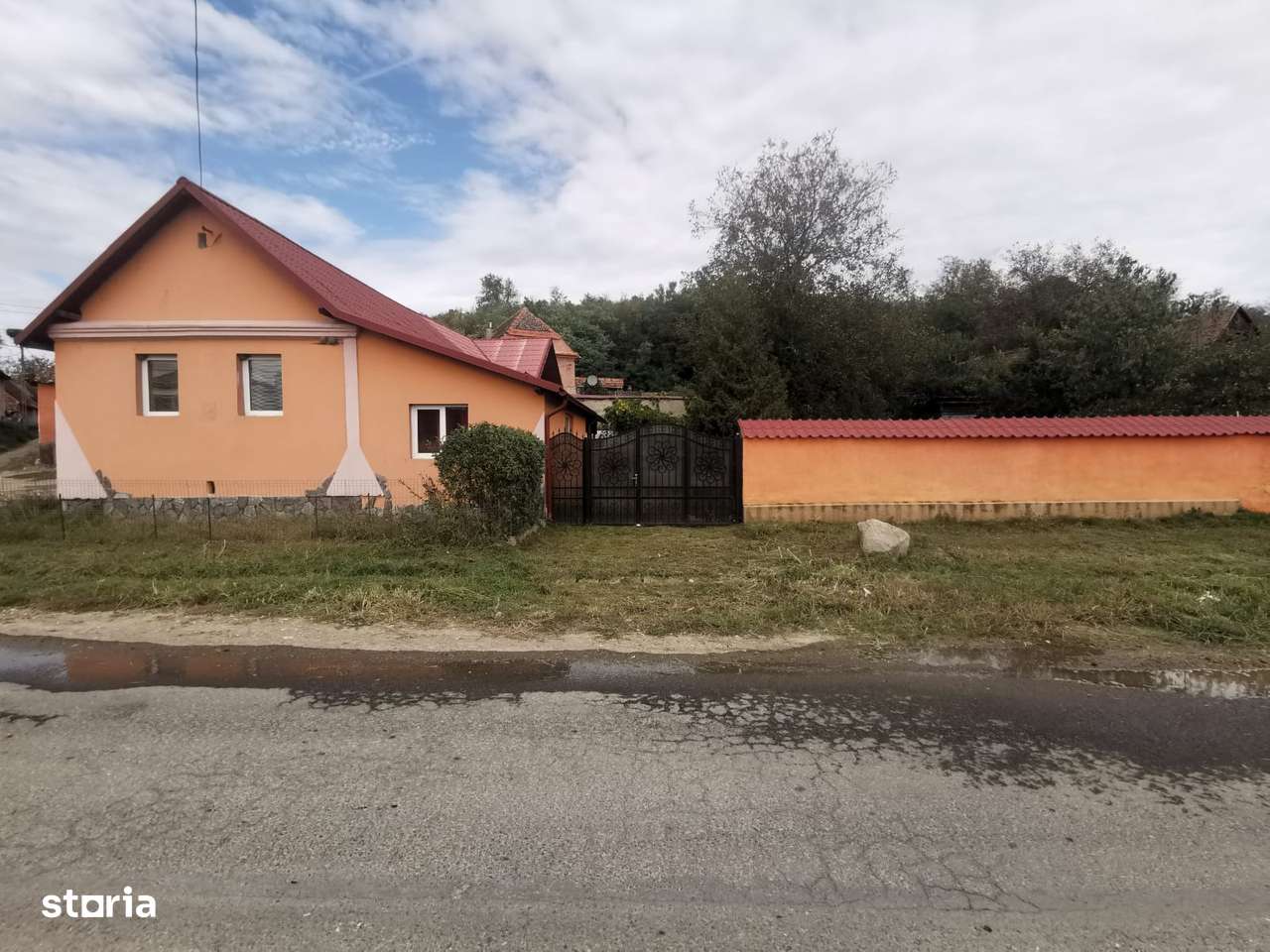 Casa cu 3 camere Com Ungra-0