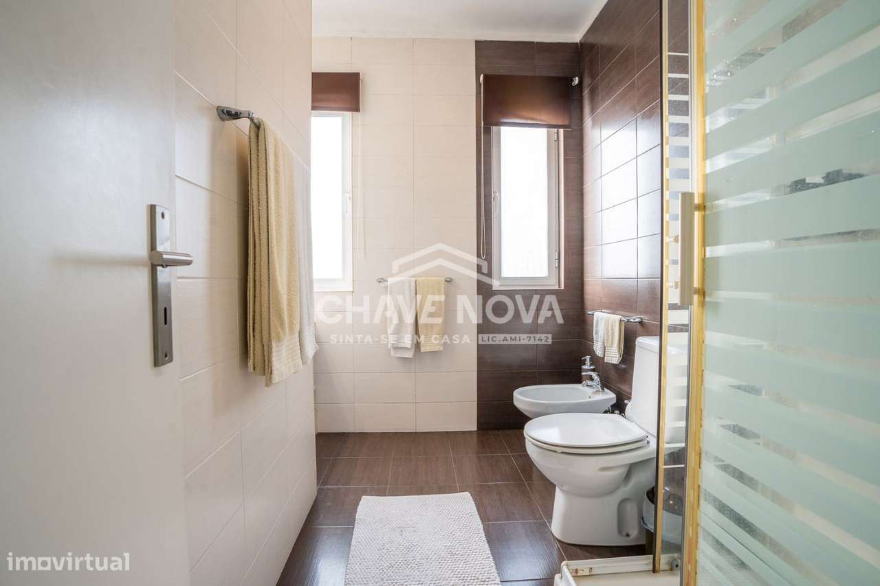 Moradia Bi-Familiar T4 + T2 com Potencial de Rendimento em Ramalde ...-8