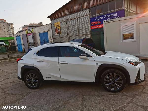 Lexus UX 250h (E-FOUR) F SPORT - 7